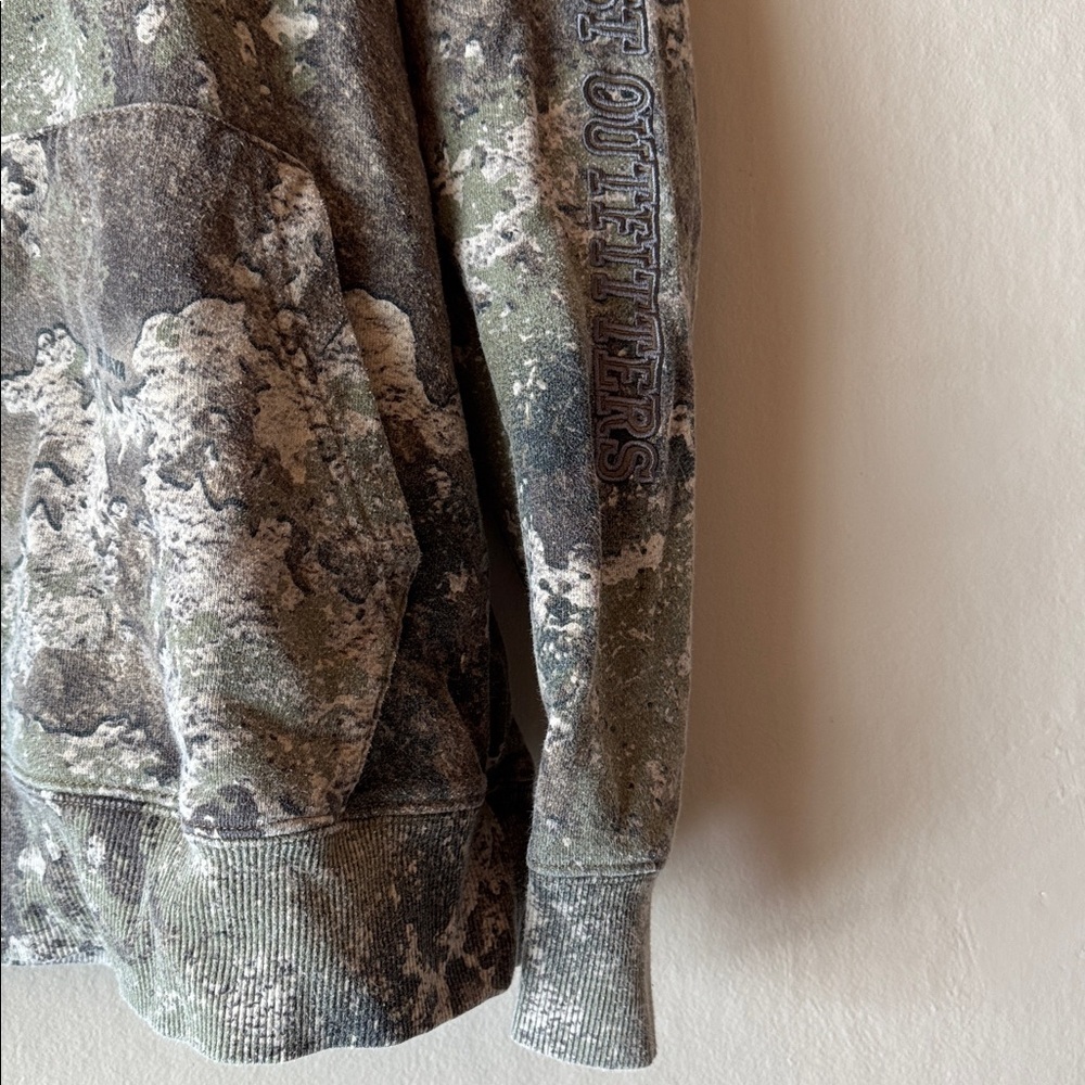 Cabela’s Camo Embroidered Logo Hoodie - Picture 5 of 12